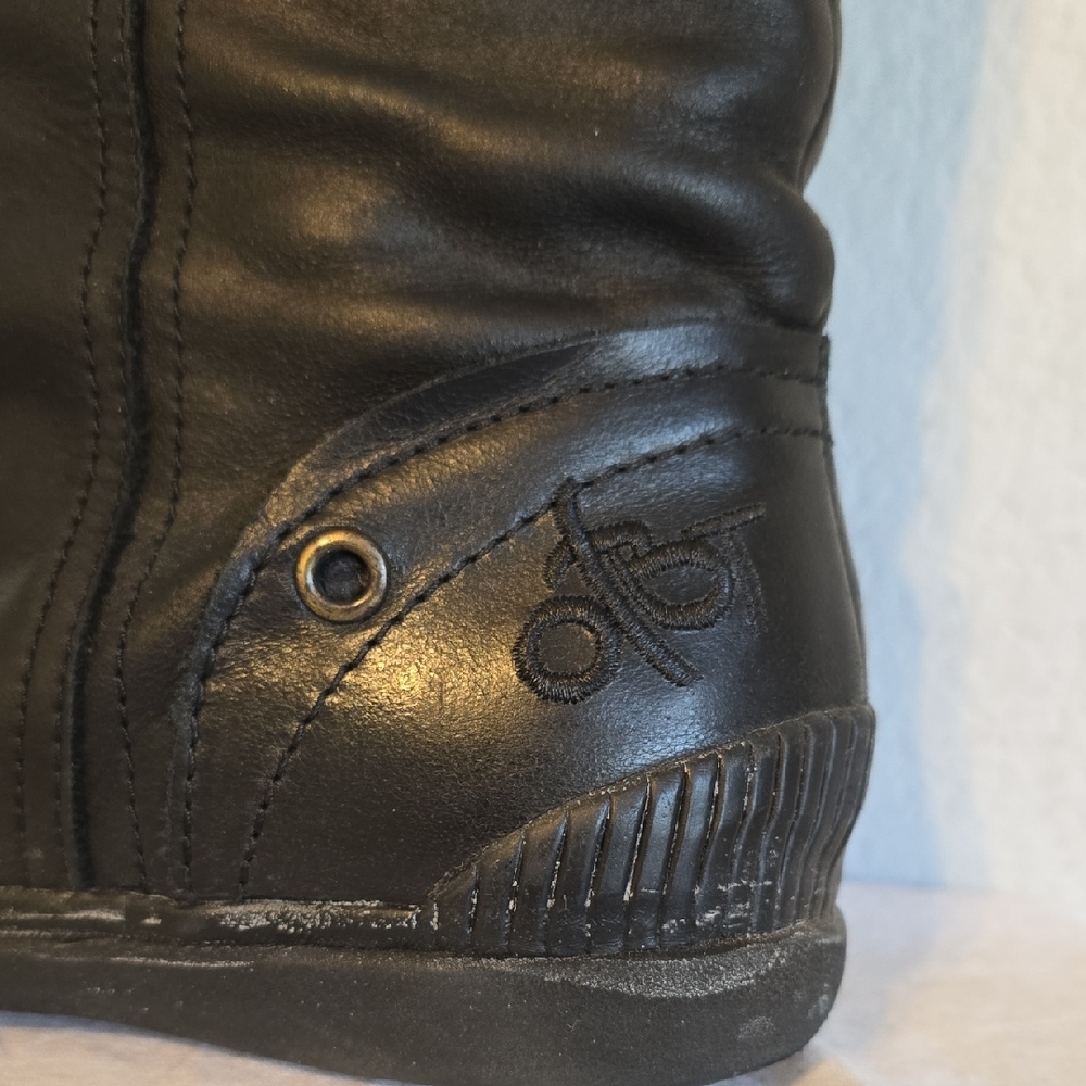 OTBT "Bayberry" Black Leather Winter Boots. Size 7.5M - Picture 11 of 16